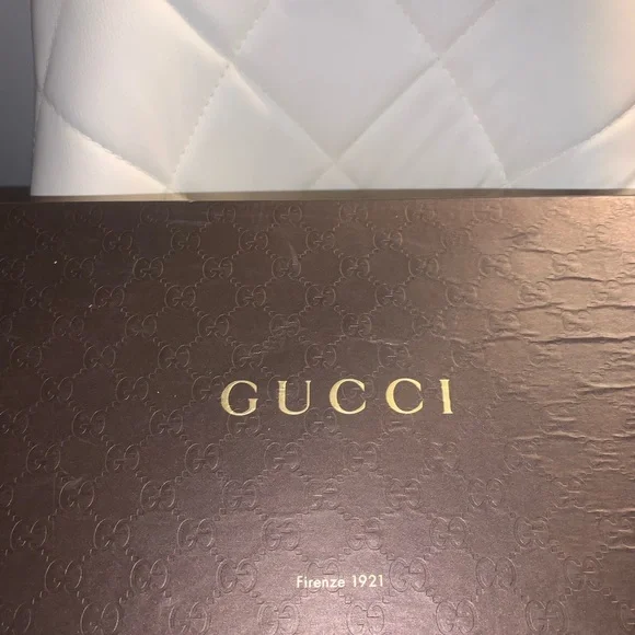 Gucci Black and Green Sneakers with Signature Stripe - Picture 3 of 5